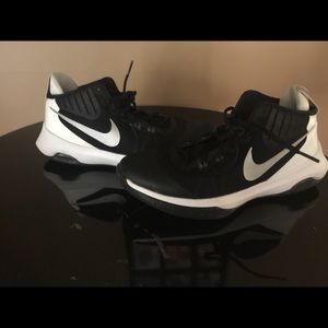Women’s size 10 Nike basketball sneakers